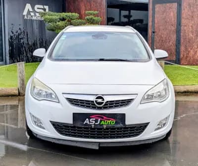 Sell Opel Astra Sports Tourer 2012 - 3900 EUR, 274564 km - AUTO.MOTO.pt