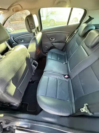 Vendo Renault Mégane 2011 - 5750 EUR, 219739 km - AUTO.MOTO.pt