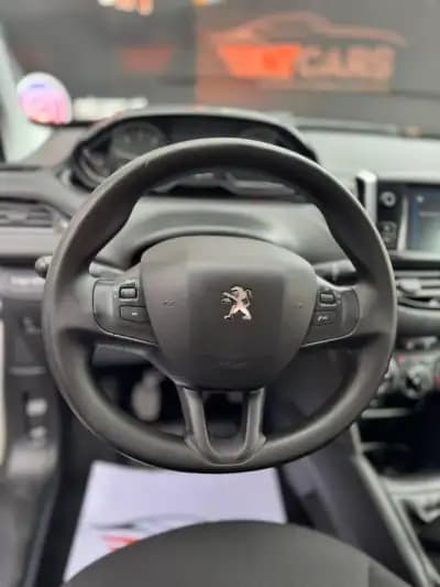 Vendo Peugeot 208 2017 - 11750 EUR, 95494 km - AUTO.MOTO.pt