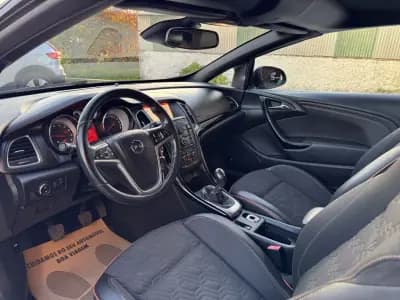 Vendo Opel Cascada 2018 - 16900 EUR, 128000 km - AUTO.MOTO.pt