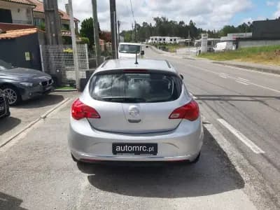 Vendo Opel Astra 2013 - 9900 EUR, 179980 km - AUTO.MOTO.pt