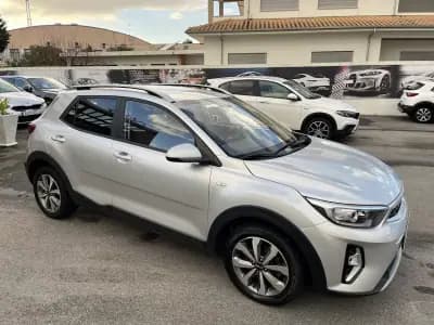Vendo Kia Stonic 2022 - 13750 EUR, 81000 km - AUTO.MOTO.pt