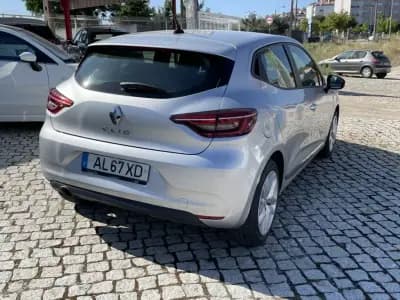 Vendo Renault Clio 2021 - 14750 EUR, 70347 km - AUTO.MOTO.pt