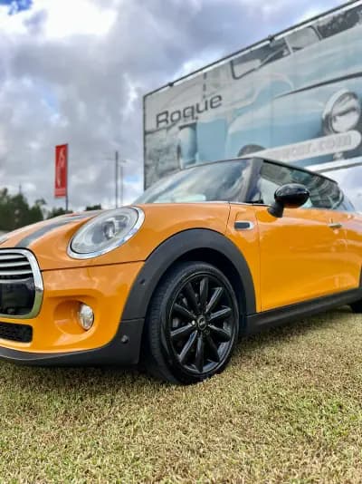 Vendo MINI Cooper 2014 - 12900 EUR, 215000 km - AUTO.MOTO.pt