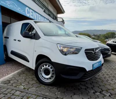Vendo Opel Combo 2023 - 17950 EUR, 66000 km - AUTO.MOTO.pt