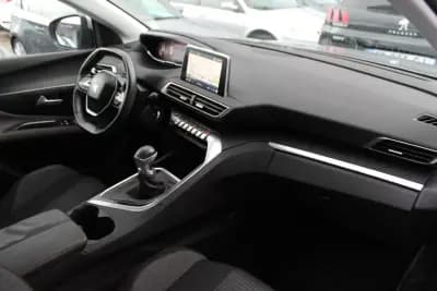 Vendo Peugeot 3008 2018 - 16500 EUR, 205000 km - AUTO.MOTO.pt