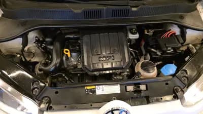 Vendo Volkswagen Cross Up! 2013 - 7750 EUR, 154338 km - AUTO.MOTO.pt