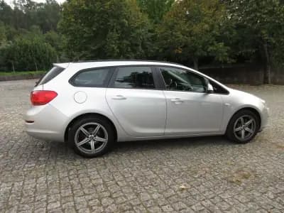 Sell Opel Astra Sports Tourer 2011 - 5990 EUR, 258000 km - AUTO.MOTO.pt