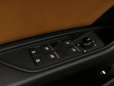 Sell Audi Q8 e-Tron Sportback 2024 - 59990 EUR, 24200 km - AUTO.MOTO.pt