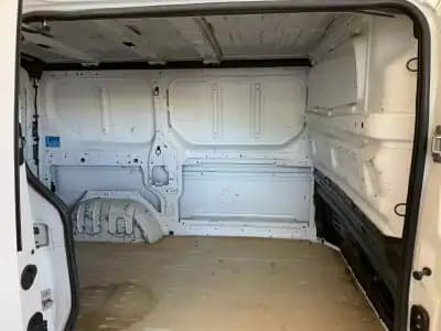 Sell Nissan NV300 2017 - 13500 EUR, 203327 km - AUTO.MOTO.pt