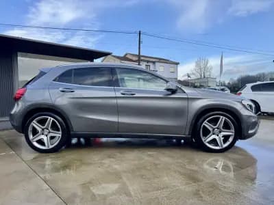 Vendo Mercedes-Benz GLA 200 2015 - 19999 EUR, 160000 km - AUTO.MOTO.pt