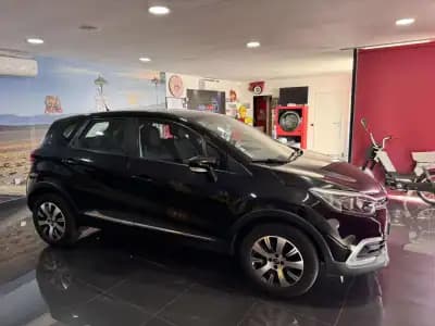 Vendo Renault Captur 2017 - 13750 EUR, 136000 km - AUTO.MOTO.pt