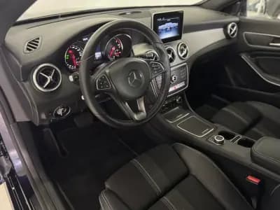 Vendo Mercedes-Benz CLA 180 2018 - 21950 EUR, 77215 km - AUTO.MOTO.pt