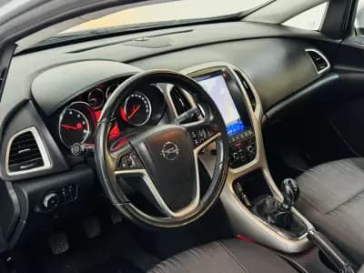 Vendo Opel Astra Sports Tourer 2011 - 6250 EUR, 235000 km - AUTO.MOTO.pt