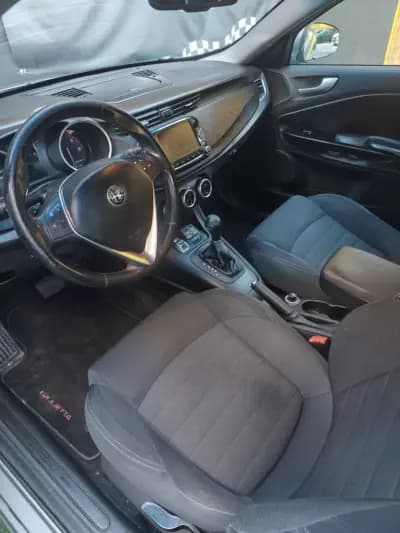 Sell Alfa Romeo Giulietta 2016 - 12990 EUR, 166000 km - AUTO.MOTO.pt