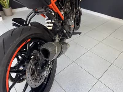 Sell KTM Duke 990 R 2022 - 4800 EUR, 46125 km - AUTO.MOTO.pt