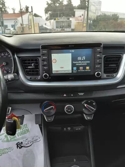 Sell Kia Stonic 2018 - 15900 EUR, 145020 km - AUTO.MOTO.pt