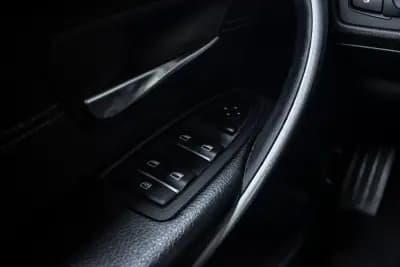 Vendo BMW 318 2015 - 16900 EUR, 246569 km - AUTO.MOTO.pt