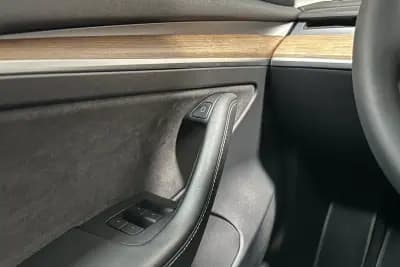 Vendo Tesla Model 3 2021 - 25450 EUR, 58710 km - AUTO.MOTO.pt