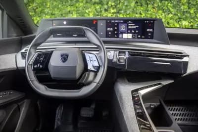 Vendo Peugeot 5008 2025 - 33500 EUR, 15000 km - AUTO.MOTO.pt