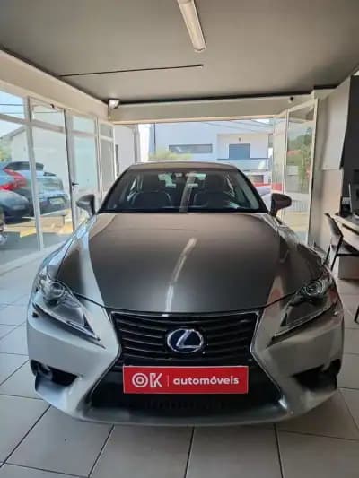 Vendo Lexus IS 300H 2013 - 19990 EUR, 170000 km - AUTO.MOTO.pt