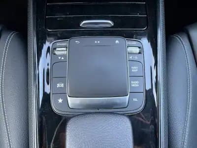 Sell Mercedes-Benz GLB 200 2021 - 28450 EUR, 180000 km - AUTO.MOTO.pt