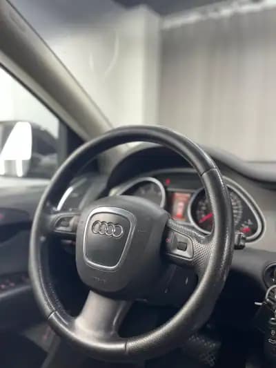 Vendo Audi Q7 2007 - 12250 EUR, 284000 km - AUTO.MOTO.pt