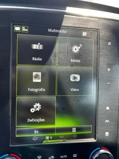 Vendo Renault Mégane 2019 - 14250 EUR, 135000 km - AUTO.MOTO.pt