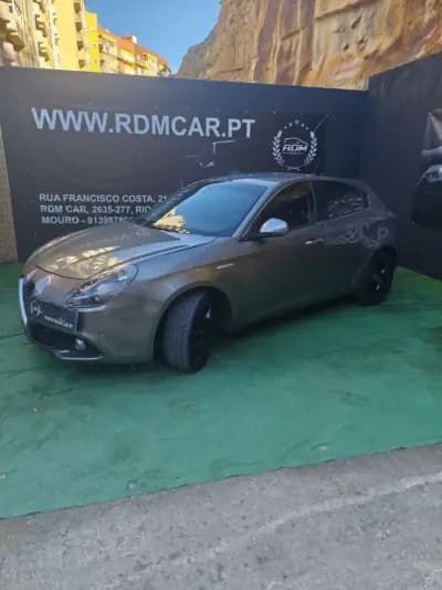 Sell Alfa Romeo Giulietta 2016 - 12990 EUR, 166000 km - AUTO.MOTO.pt