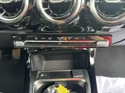 Vendo Mercedes-Benz A 180 2020 - 23900 EUR, 96785 km - AUTO.MOTO.pt