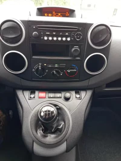 Vendo Peugeot Partner 2017 - 9990 EUR, 224423 km - AUTO.MOTO.pt