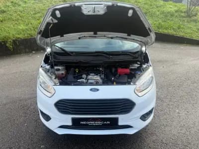 Vendo Ford Tourneo Courier 2019 - 9900 EUR, 133000 km - AUTO.MOTO.pt