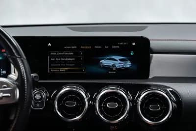 Vendo Mercedes-Benz CLA 180 2022 - 34950 EUR, 67000 km - AUTO.MOTO.pt