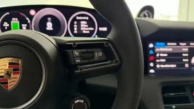 Vendo Porsche Taycan 2024 - 82000 EUR, 38405 km - AUTO.MOTO.pt