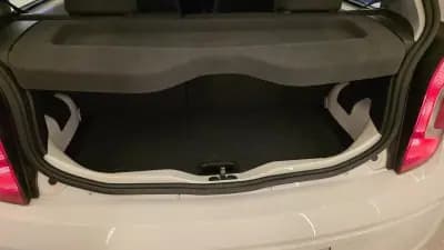 Vendo Volkswagen Cross Up! 2013 - 7750 EUR, 154338 km - AUTO.MOTO.pt