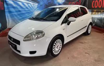 Vendo Fiat Punto 2008 - 2999 EUR, 233000 km - AUTO.MOTO.pt