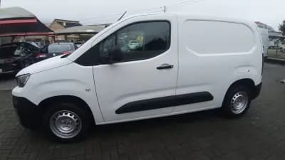 Vendo Peugeot Partner 2021 - 14750 EUR, 120590 km - AUTO.MOTO.pt