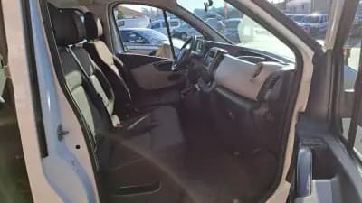 Vendo Renault Trafic 2017 - 21900 EUR, 241154 km - AUTO.MOTO.pt