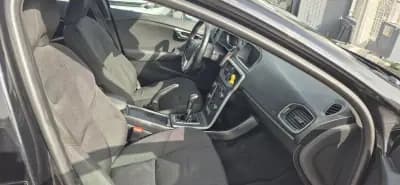 Vendo Volvo V40 2015 - 12400 EUR, 216200 km - AUTO.MOTO.pt