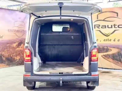 Sell Volkswagen Transporter 2018 - 18900 EUR, 174120 km - AUTO.MOTO.pt