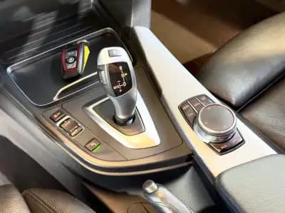 Vendo BMW 320 2018 - 21900 EUR, 181742 km - AUTO.MOTO.pt