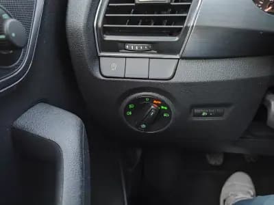 Vendo Skoda Fabia 2015 - 11900 EUR, 130000 km - AUTO.MOTO.pt