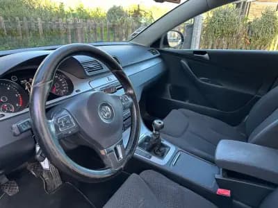 Vendo Volkswagen Passat 2010 - 6750 EUR, 210000 km - AUTO.MOTO.pt