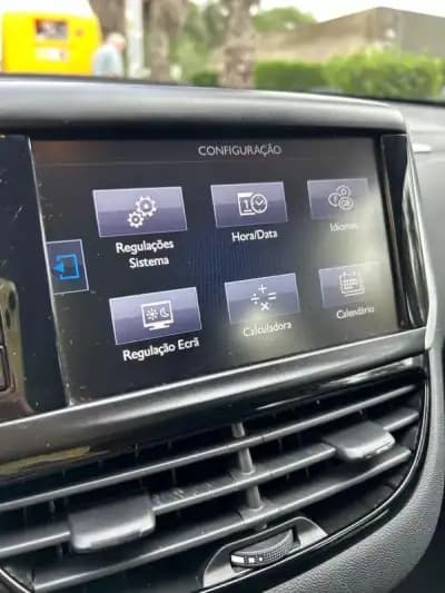 Vendo Peugeot 208 2017 - 9980 EUR, 129000 km - AUTO.MOTO.pt