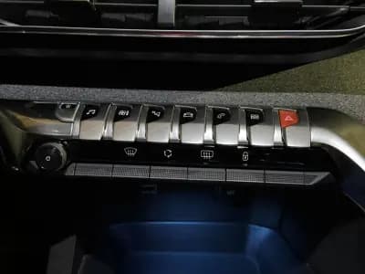 Vendo Peugeot 3008 2018 - 17500 EUR, 134944 km - AUTO.MOTO.pt