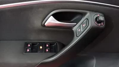 Vendo Volkswagen Polo 2015 - 10500 EUR, 125941 km - AUTO.MOTO.pt