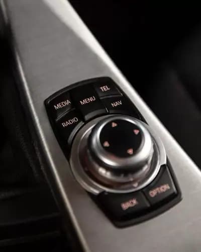 Vendo BMW 318 2013 - 17950 EUR, 189000 km - AUTO.MOTO.pt