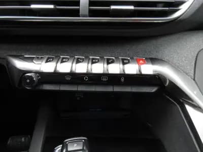 Sell Peugeot 3008 2017 - 18990 EUR, 151000 km - AUTO.MOTO.pt