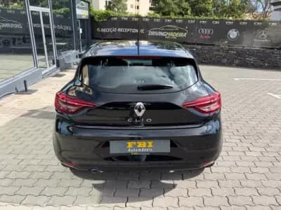 Sell Renault Clio 2022 - 15500 EUR, 77463 km - AUTO.MOTO.pt