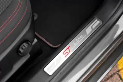 Vendo Ford Kuga 2022 - 29900 EUR, 80756 km - AUTO.MOTO.pt